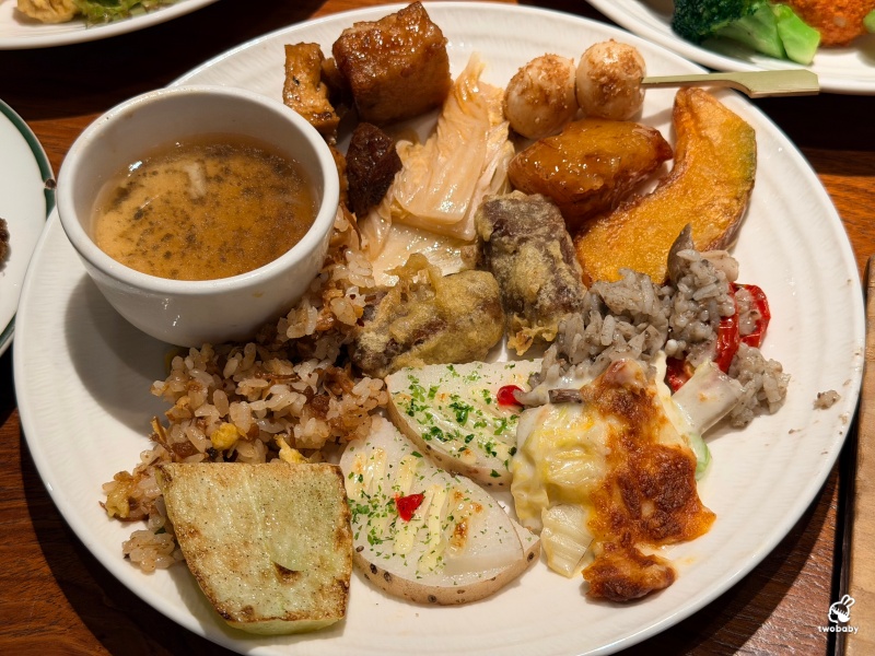 板橋最大素食吃到飽｜果然匯板橋遠百店，原來素食也能這麼澎湃，連沒吃素都愛上了！ @兔貝比的菲比尋嚐