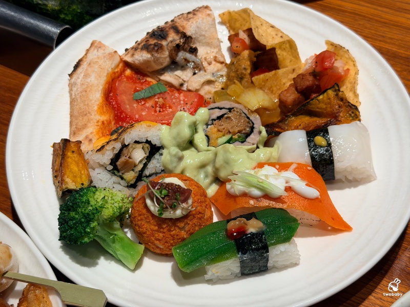 板橋最大素食吃到飽｜果然匯板橋遠百店，原來素食也能這麼澎湃，連沒吃素都愛上了！ @兔貝比的菲比尋嚐