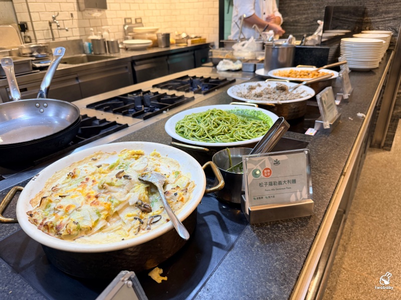 板橋最大素食吃到飽｜果然匯板橋遠百店，原來素食也能這麼澎湃，連沒吃素都愛上了！ @兔貝比的菲比尋嚐