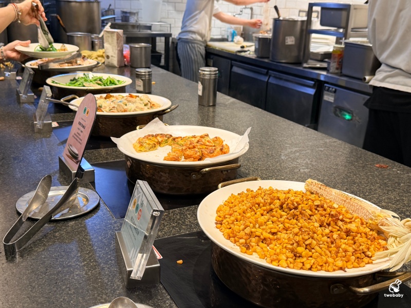板橋最大素食吃到飽｜果然匯板橋遠百店，原來素食也能這麼澎湃，連沒吃素都愛上了！ @兔貝比的菲比尋嚐