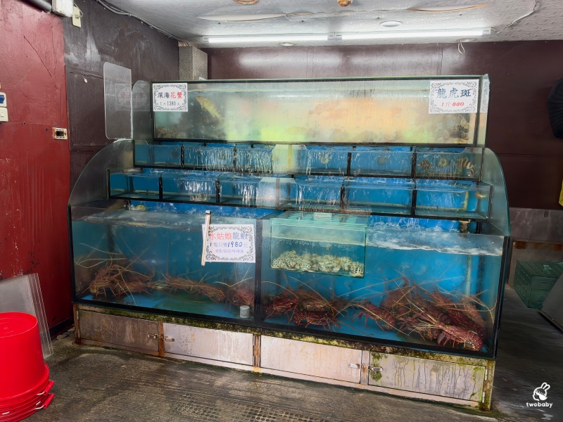 八里美食推薦｜左岸甕仔雞 招牌酥皮甕仔雞 現流海鮮熱炒 白飯吃到飽 還有大停車場！ @兔貝比的菲比尋嚐