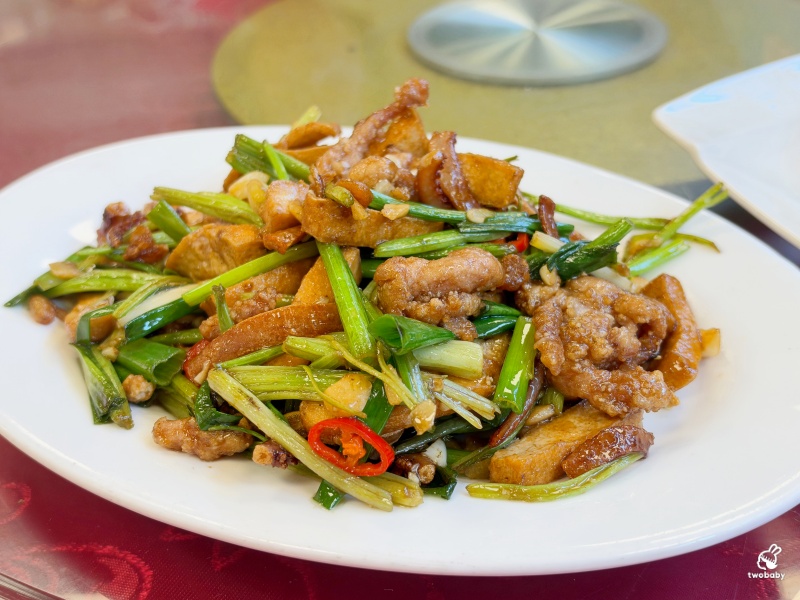 八里美食推薦｜左岸甕仔雞 招牌酥皮甕仔雞 現流海鮮熱炒 白飯吃到飽 還有大停車場！ @兔貝比的菲比尋嚐