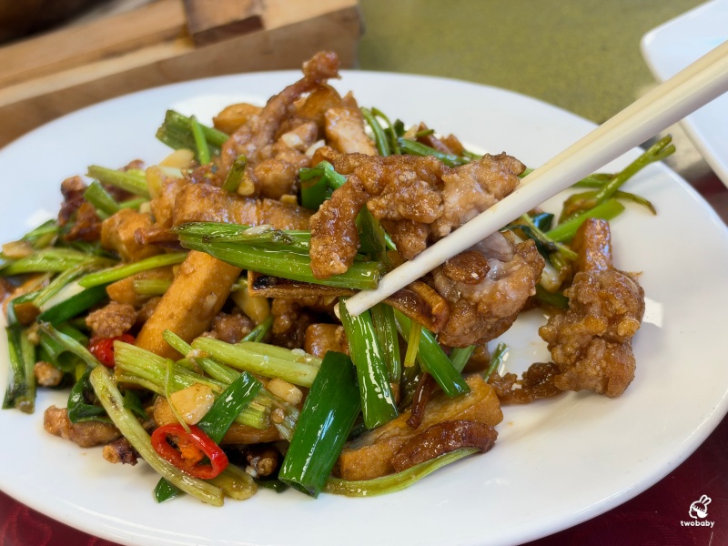 八里美食推薦｜左岸甕仔雞 招牌酥皮甕仔雞 現流海鮮熱炒 白飯吃到飽 還有大停車場！ @兔貝比的菲比尋嚐