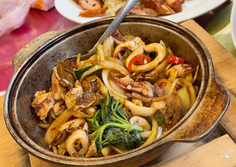 八里美食推薦｜左岸甕仔雞 招牌酥皮甕仔雞 現流海鮮熱炒 白飯吃到飽 還有大停車場！ @兔貝比的菲比尋嚐