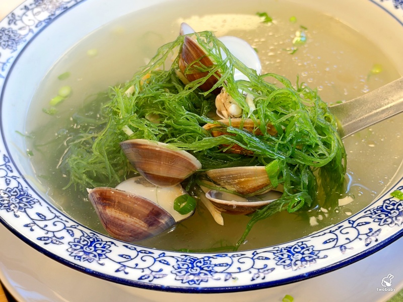 八里美食推薦｜左岸甕仔雞 招牌酥皮甕仔雞 現流海鮮熱炒 白飯吃到飽 還有大停車場！ @兔貝比的菲比尋嚐