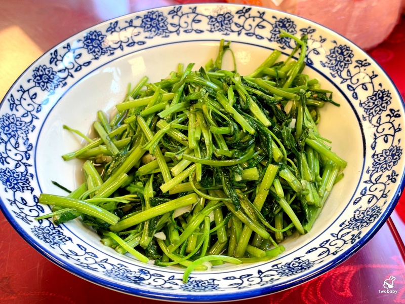 八里美食推薦｜左岸甕仔雞 招牌酥皮甕仔雞 現流海鮮熱炒 白飯吃到飽 還有大停車場！ @兔貝比的菲比尋嚐