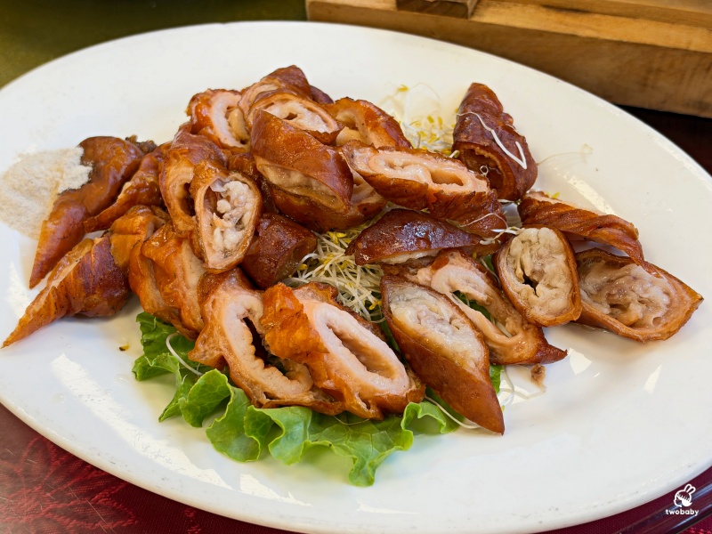 八里美食推薦｜左岸甕仔雞 招牌酥皮甕仔雞 現流海鮮熱炒 白飯吃到飽 還有大停車場！ @兔貝比的菲比尋嚐