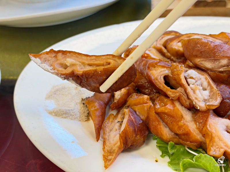 八里美食推薦｜左岸甕仔雞 招牌酥皮甕仔雞 現流海鮮熱炒 白飯吃到飽 還有大停車場！ @兔貝比的菲比尋嚐