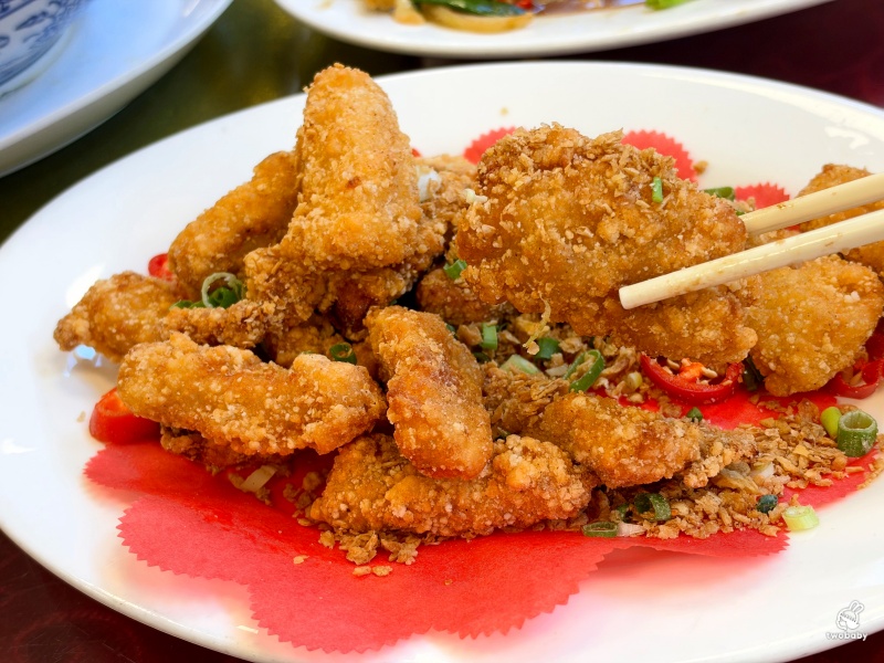 八里美食推薦｜左岸甕仔雞 招牌酥皮甕仔雞 現流海鮮熱炒 白飯吃到飽 還有大停車場！ @兔貝比的菲比尋嚐