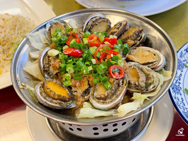 八里美食推薦｜左岸甕仔雞 招牌酥皮甕仔雞 現流海鮮熱炒 白飯吃到飽 還有大停車場！ @兔貝比的菲比尋嚐