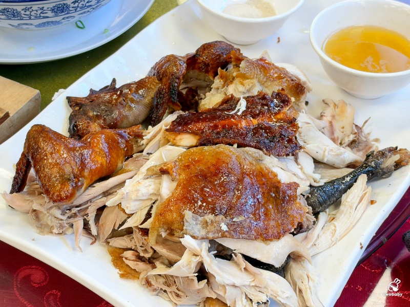 八里美食推薦｜左岸甕仔雞 招牌酥皮甕仔雞 現流海鮮熱炒 白飯吃到飽 還有大停車場！ @兔貝比的菲比尋嚐