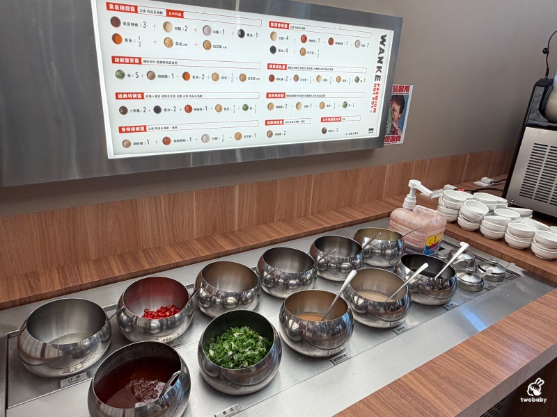 萬客什鍋新莊復興店｜台中30年人氣石頭火鍋插旗新莊！兩層樓大空間、飲料冰淇淋自助吧無限吃！ @兔貝比的菲比尋嚐