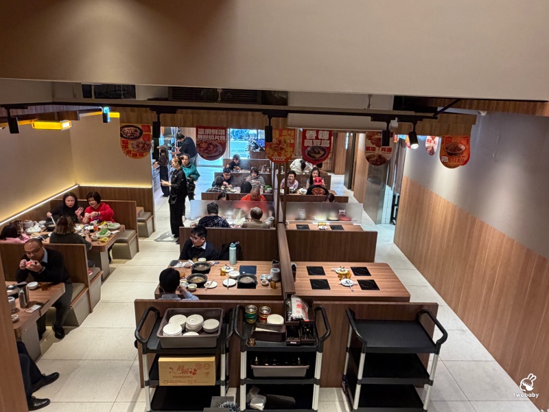 萬客什鍋新莊復興店｜台中30年人氣石頭火鍋插旗新莊！兩層樓大空間、飲料冰淇淋自助吧無限吃！ @兔貝比的菲比尋嚐