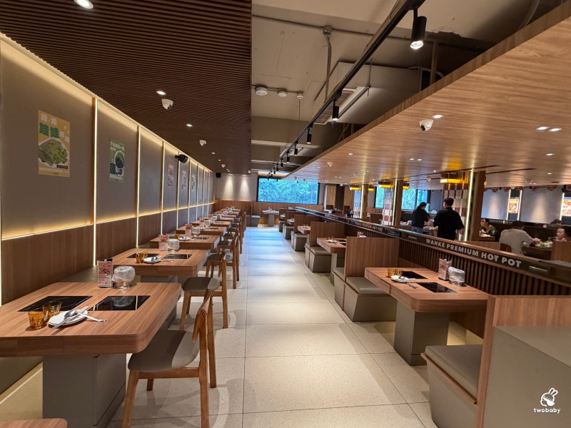 萬客什鍋新莊復興店｜台中30年人氣石頭火鍋插旗新莊！兩層樓大空間、飲料冰淇淋自助吧無限吃！ @兔貝比的菲比尋嚐