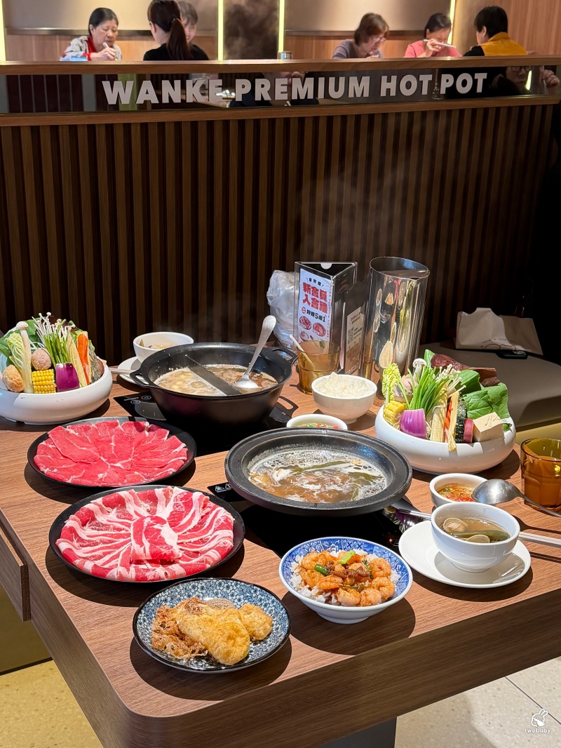 萬客什鍋新莊復興店|台中30年人氣石頭火鍋插旗新莊!兩層樓大空間、飲料冰淇淋自助吧無限吃! @兔貝比的菲比尋嚐 萬客什鍋新莊復興店|台中30年人氣石頭火鍋插旗新莊!兩層樓大空間、飲料冰淇淋自助吧無限吃! @兔貝比的菲比尋嚐