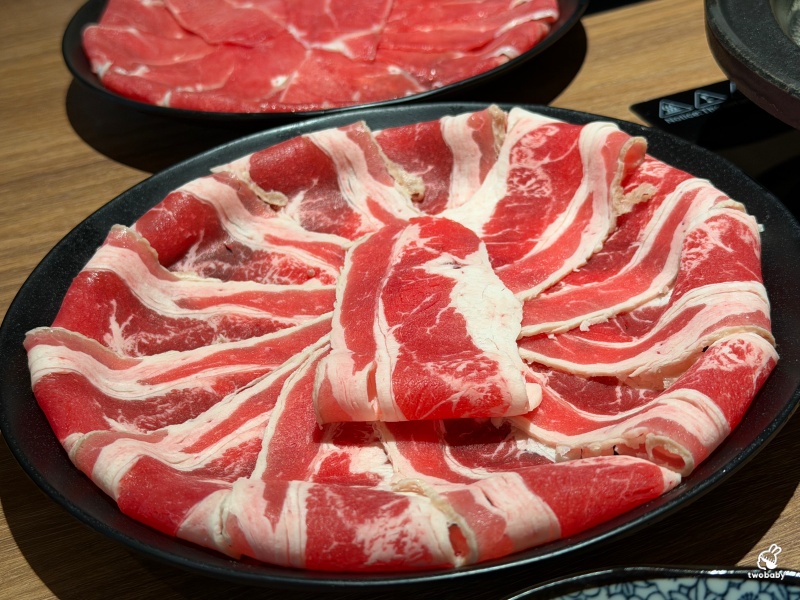 萬客什鍋新莊復興店|台中30年人氣石頭火鍋插旗新莊!兩層樓大空間、飲料冰淇淋自助吧無限吃! @兔貝比的菲比尋嚐 萬客什鍋新莊復興店|台中30年人氣石頭火鍋插旗新莊!兩層樓大空間、飲料冰淇淋自助吧無限吃! @兔貝比的菲比尋嚐