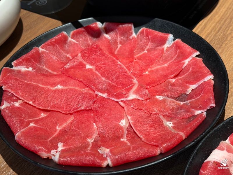 萬客什鍋新莊復興店｜台中30年人氣石頭火鍋插旗新莊！兩層樓大空間、飲料冰淇淋自助吧無限吃！ @兔貝比的菲比尋嚐