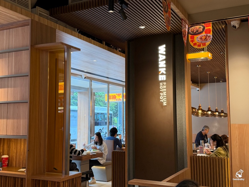 萬客什鍋新莊復興店｜台中30年人氣石頭火鍋插旗新莊！兩層樓大空間、飲料冰淇淋自助吧無限吃！ @兔貝比的菲比尋嚐