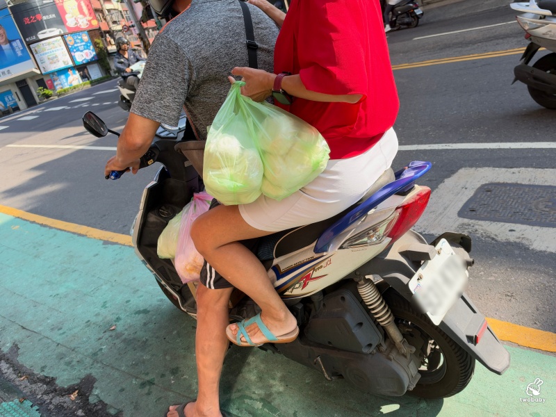鶯歌宜蘭土包仔｜飄香60年老店 現蒸手工包子人氣旺 在地人一袋袋買！ @兔貝比的菲比尋嚐