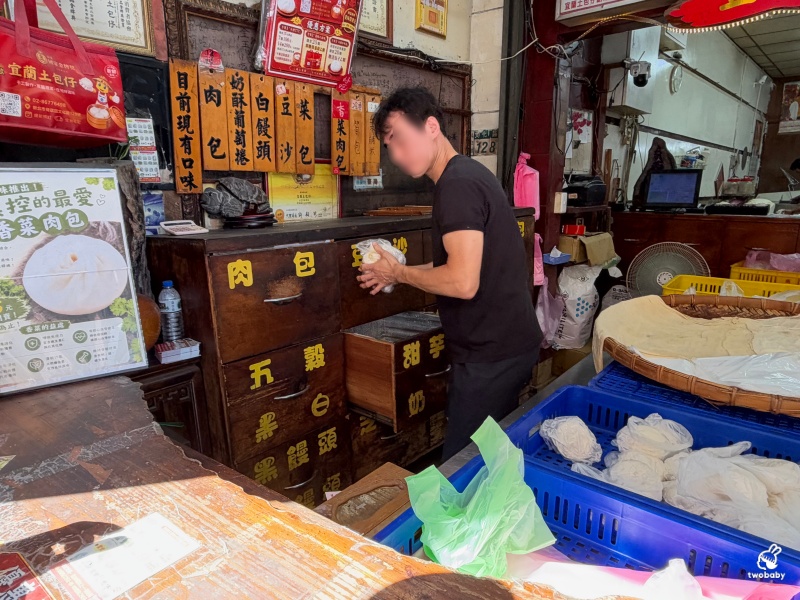 鶯歌宜蘭土包仔｜飄香60年老店 現蒸手工包子人氣旺 在地人一袋袋買！ @兔貝比的菲比尋嚐