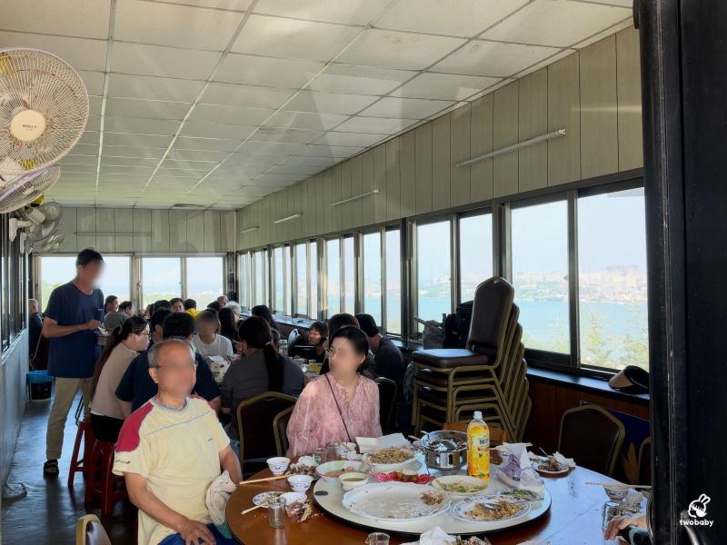 八里美食｜香坊甕之雞 隱藏半山腰的景觀餐廳 大啖甕窯雞還能遠眺淡水河！ @兔貝比的菲比尋嚐