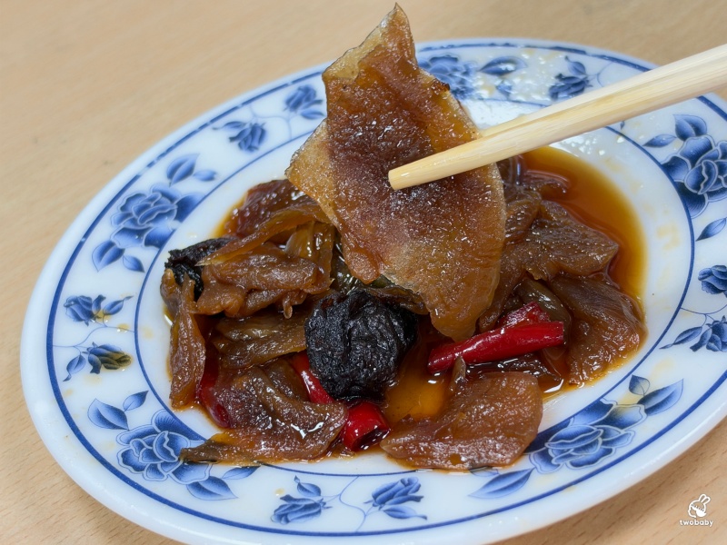 八里美食｜香坊甕之雞 隱藏半山腰的景觀餐廳 大啖甕窯雞還能遠眺淡水河！ @兔貝比的菲比尋嚐
