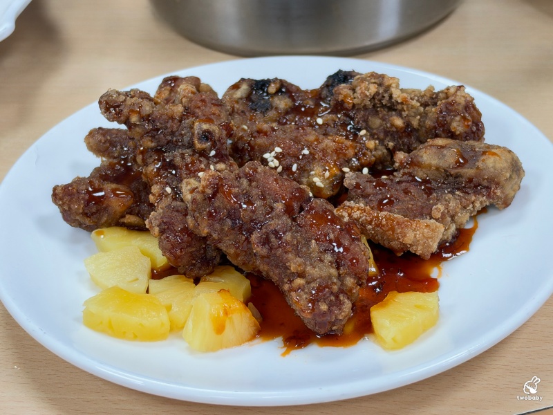 八里美食｜香坊甕之雞 隱藏半山腰的景觀餐廳 大啖甕窯雞還能遠眺淡水河！ @兔貝比的菲比尋嚐