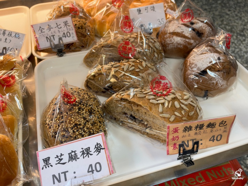 麗華西點麵包行｜25元就能吃到洪瑞珍風味三明治！在地人從小吃到大的老店 @兔貝比的菲比尋嚐