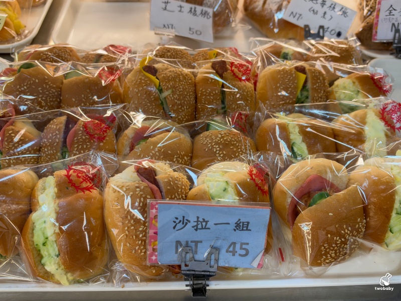 麗華西點麵包行｜25元就能吃到洪瑞珍風味三明治！在地人從小吃到大的老店 @兔貝比的菲比尋嚐