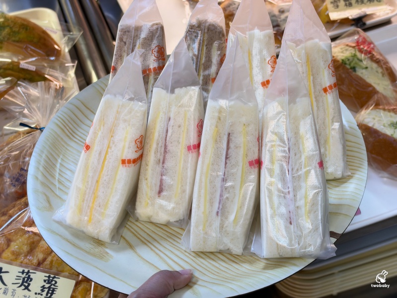 麗華西點麵包行｜25元就能吃到洪瑞珍風味三明治！在地人從小吃到大的老店 @兔貝比的菲比尋嚐