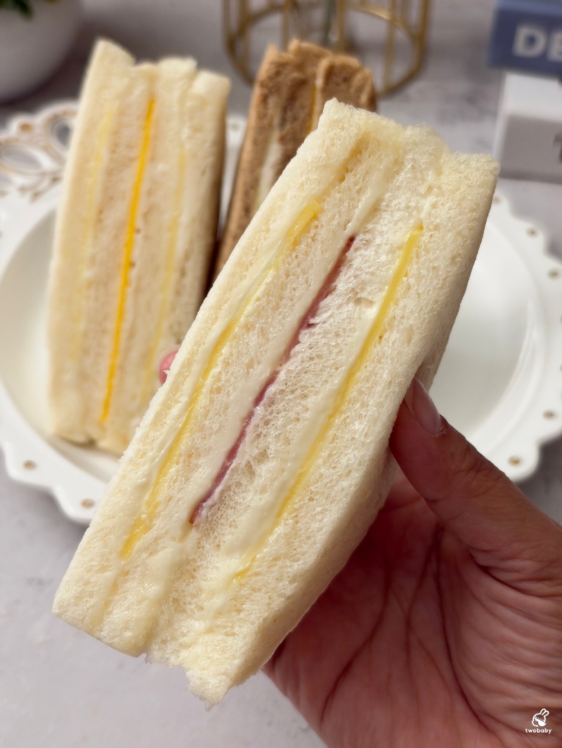 麗華西點麵包行｜25元就能吃到洪瑞珍風味三明治！在地人從小吃到大的老店 @兔貝比的菲比尋嚐