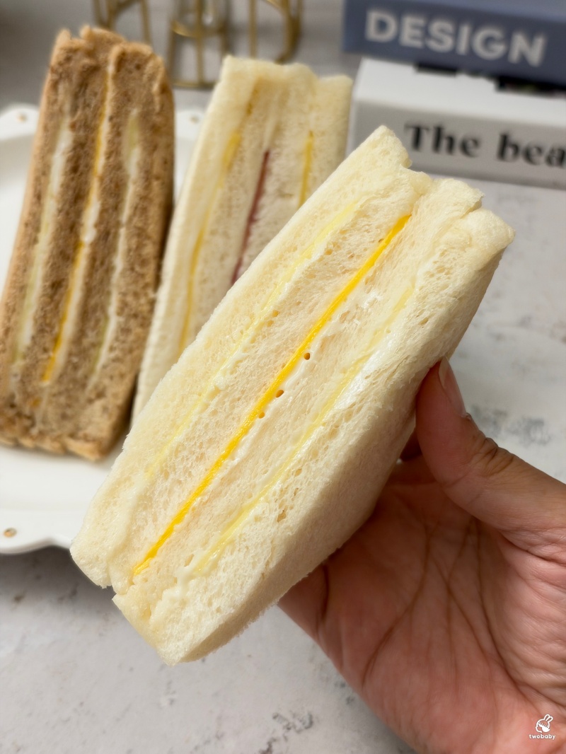 麗華西點麵包行｜25元就能吃到洪瑞珍風味三明治！在地人從小吃到大的老店 @兔貝比的菲比尋嚐