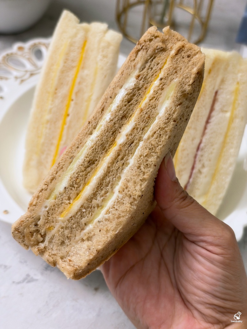 麗華西點麵包行｜25元就能吃到洪瑞珍風味三明治！在地人從小吃到大的老店 @兔貝比的菲比尋嚐