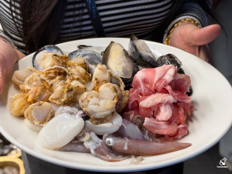 大象泰式美食館 泰式碳烤火鍋吃到飽 海鮮、肉品、泰式串燒、甜點冰品通通有 泰國味一次滿足！ @兔貝比的菲比尋嚐
