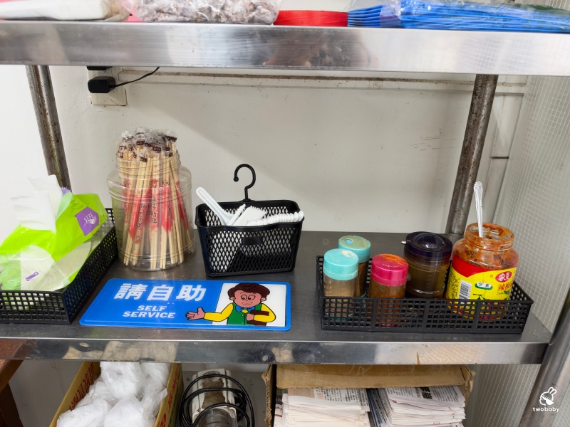 鄭姑媽雞排便當店 超大雞排飯霸氣鋪滿盤 一週只賣4天的信義區人氣便當 @兔貝比的菲比尋嚐