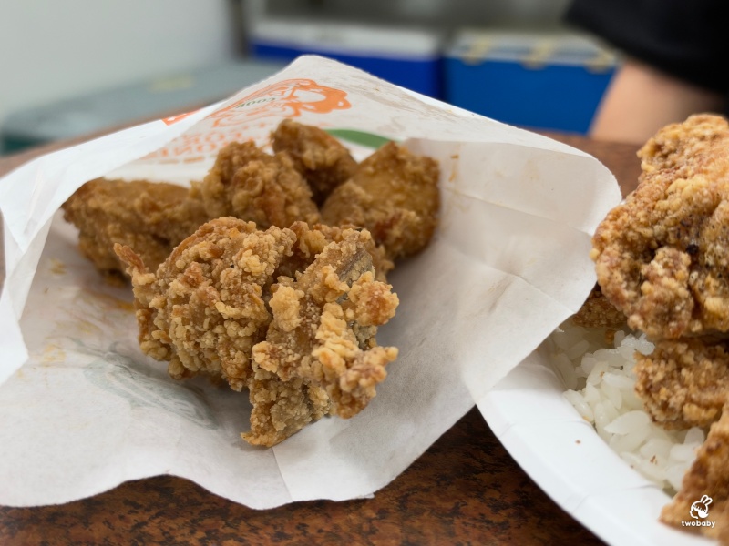 鄭姑媽雞排便當店 超大雞排飯霸氣鋪滿盤 一週只賣4天的信義區人氣便當 @兔貝比的菲比尋嚐