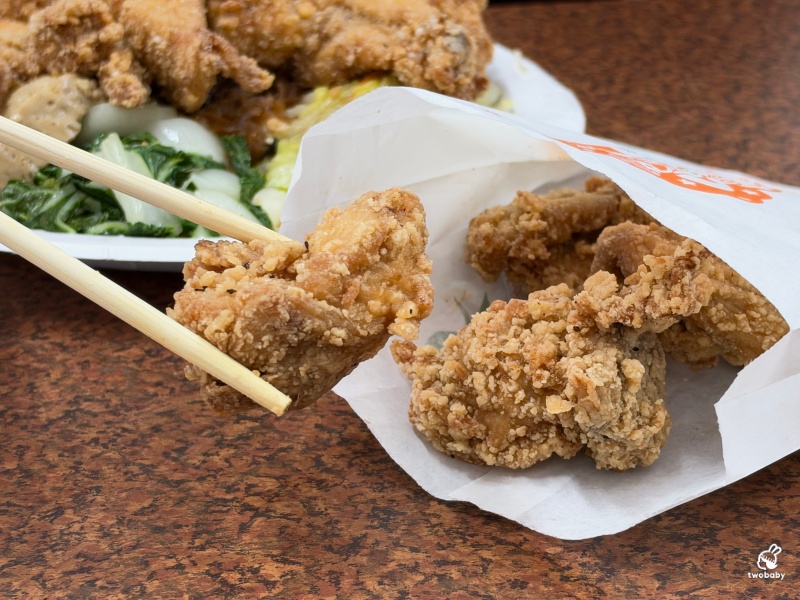鄭姑媽雞排便當店 超大雞排飯霸氣鋪滿盤 一週只賣4天的信義區人氣便當 @兔貝比的菲比尋嚐