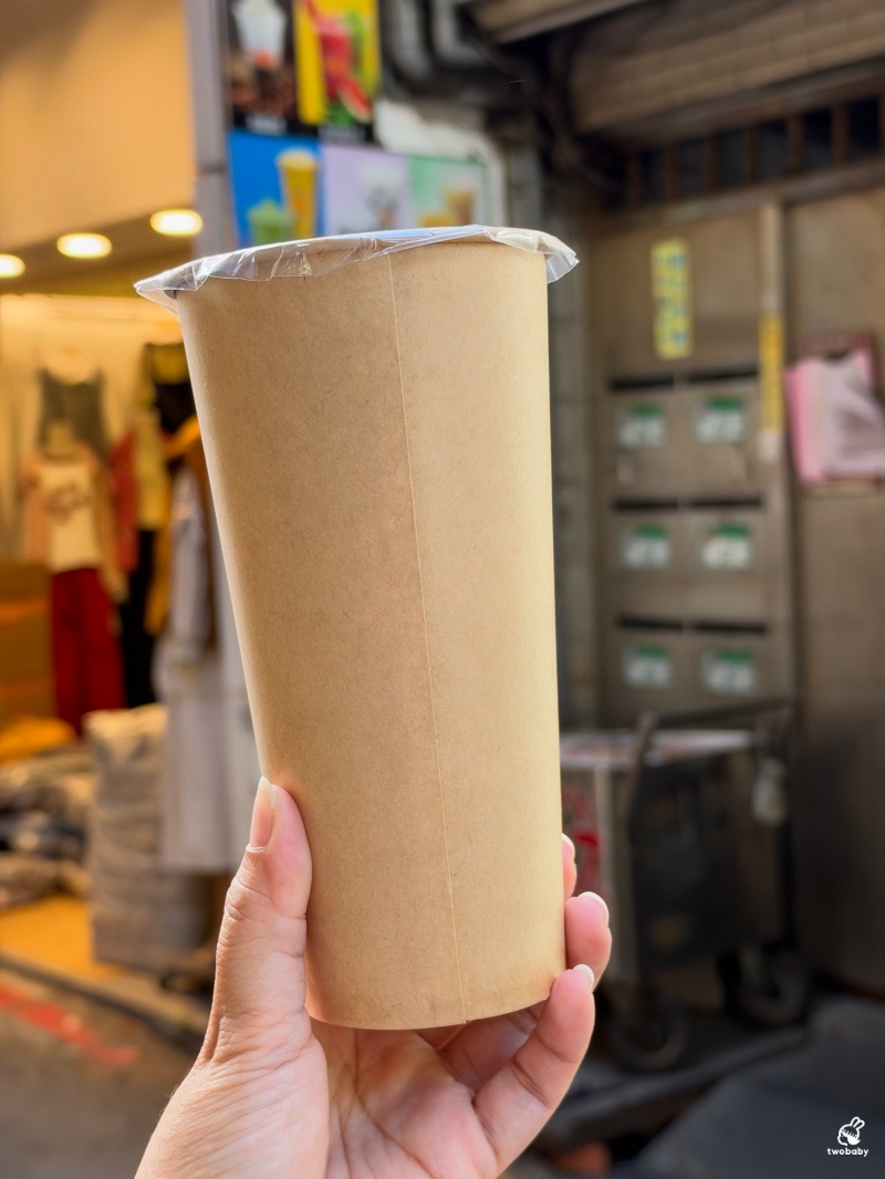 五分埔隱藏版飲料店 鮮茶e站 按門鈴點餐、飲料從天而降！超狂「空中外送」連找零都用吊籃送下來！ @兔貝比的菲比尋嚐