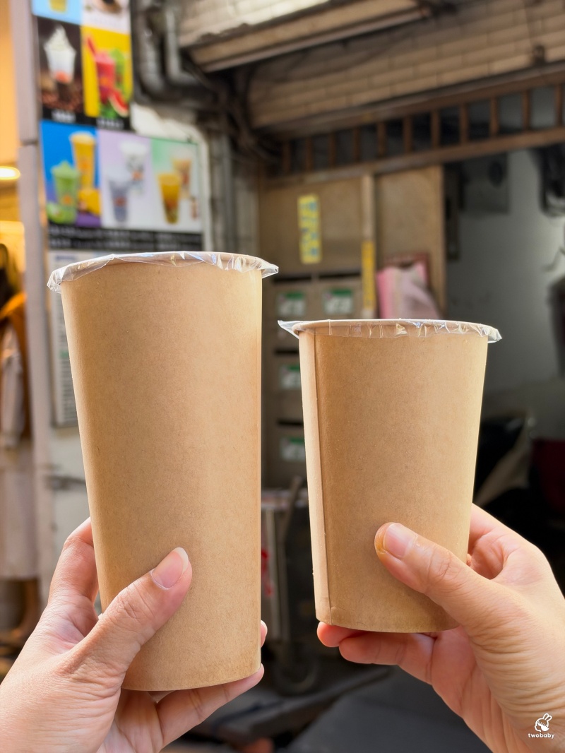 五分埔隱藏版飲料店 鮮茶e站 按門鈴點餐、飲料從天而降！超狂「空中外送」連找零都用吊籃送下來！ @兔貝比的菲比尋嚐