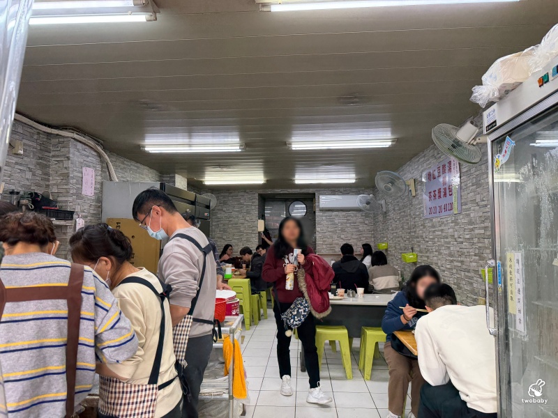 羅東美食｜正常鮮肉小籠湯包羅東店 現擀現包現蒸，小籠湯包薄皮一咬直接爆汁！ @兔貝比的菲比尋嚐