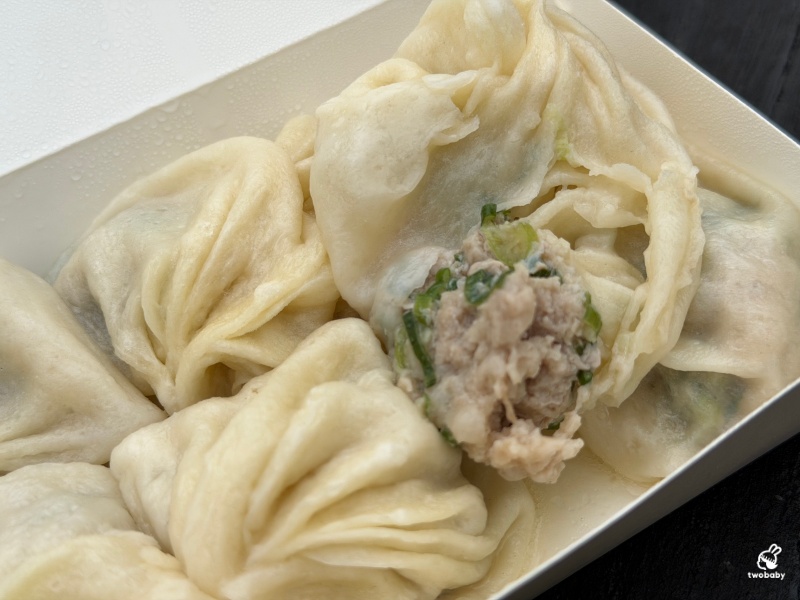 羅東美食｜正常鮮肉小籠湯包羅東店 現擀現包現蒸，小籠湯包薄皮一咬直接爆汁！ @兔貝比的菲比尋嚐
