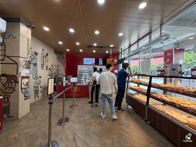 包囍饅頭台中漢口店 創意鹹甜包子 爆漿巧克力、芋泥奶皇、黑金和牛包太誘人！ @兔貝比的菲比尋嚐