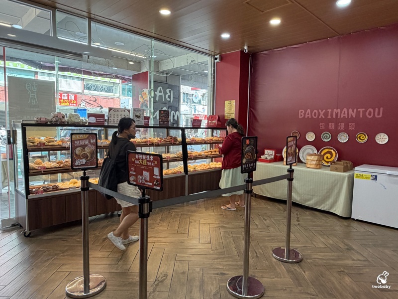 包囍饅頭台中漢口店 創意鹹甜包子 爆漿巧克力、芋泥奶皇、黑金和牛包太誘人！ @兔貝比的菲比尋嚐