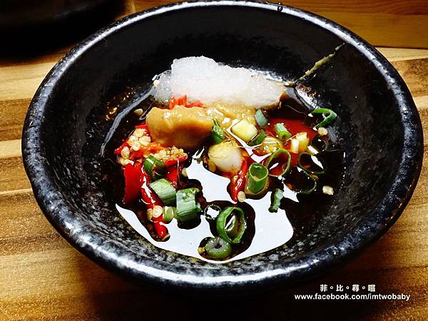 【台北松山火鍋推薦】極蜆鍋物涮涮鍋 上百顆的蛤蠣先蒸再煮滴出純天然ㄟ蜆精 再用精華湯汁煮成的蜆粥！再飽也要吃光光～～ @兔貝比的菲比尋嚐