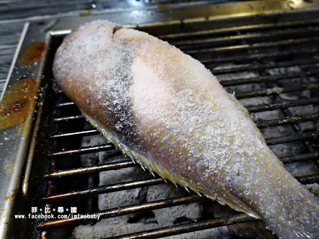 海寶城複合式碳烤 新北五股店 水道活海鮮/碳烤/火鍋吃到飽 泰國蝦、泥鰍、活魚、螃蟹各式高檔海鮮現撈現烤吃爽爽！ @兔貝比的菲比尋嚐