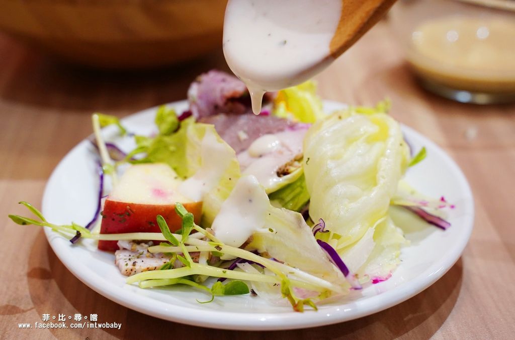 【新莊體育場美食】義倆平價義式廚房 親民佛心價格美味卻不減分 小資族及學生們的最愛！新莊棒球場美食推薦 @兔貝比的菲比尋嚐