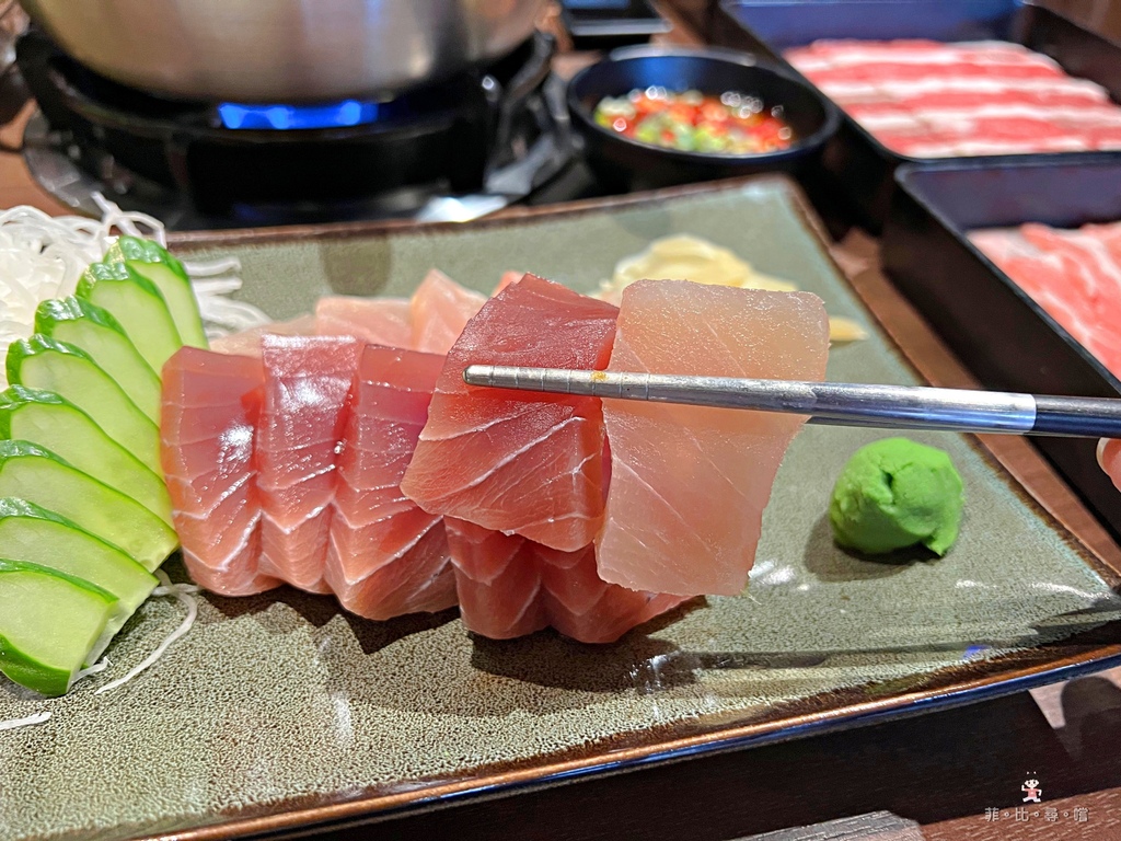 穿比基尼「第2鍋半價！」海霸王前鎮水產升級3.0 海陸吃到飽600有找！加價50元生魚片吃到飽～ @兔貝比的菲比尋嚐