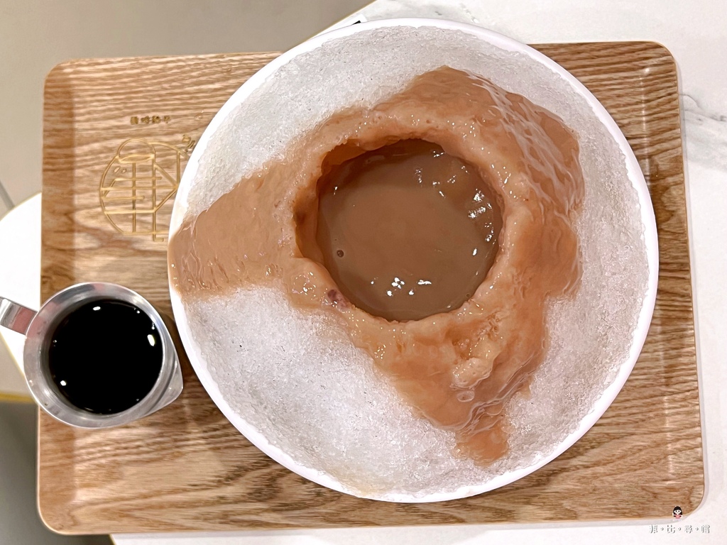 何家甜品鋪公館汀洲店 IG版上紅翻天的人氣冰店 網美視覺系雪花冰必點！ @兔貝比的菲比尋嚐