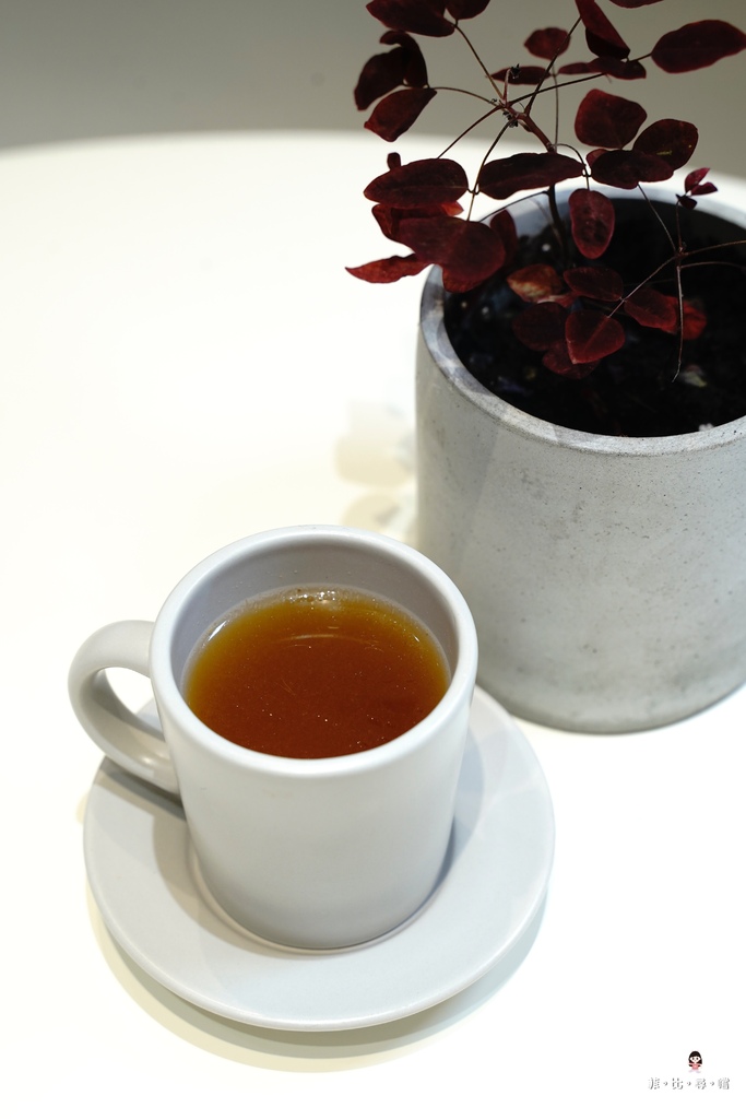 福寶寶概念店 門市試吃、彌月油飯預約諮詢 網美風格讓人以為來到精品咖啡廳 想賴著不走～ @兔貝比的菲比尋嚐